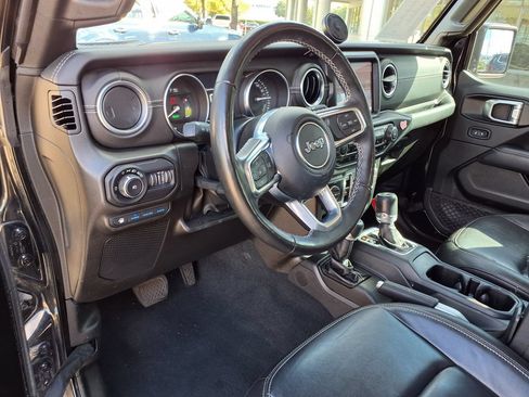 Used 2022 Jeep Wrangler Unlimited Sahara w/ Cold Weather Group AWD/4WD image 23