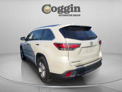 Used 2015 Toyota Highlander Limited w/ Driver Technology Package AWD/4WD image 3