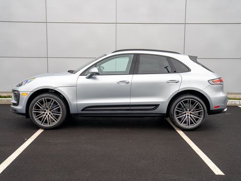 Certified 2026 Porsche Macan AWD/4WD image 2