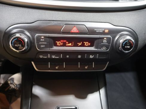 Used 2019 Kia Sorento AWD V6 image 27