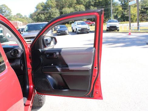 Used 2016 Toyota Tacoma SR image 18