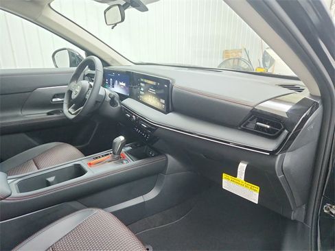 New 2025 Nissan Kicks SR image 31