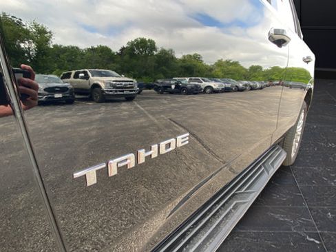 Used 2024 Chevrolet Tahoe Premier AWD/4WD image 35