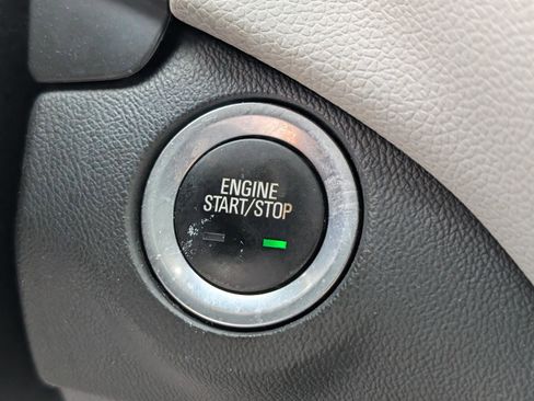 Used 2018 Chevrolet Equinox LS image 21