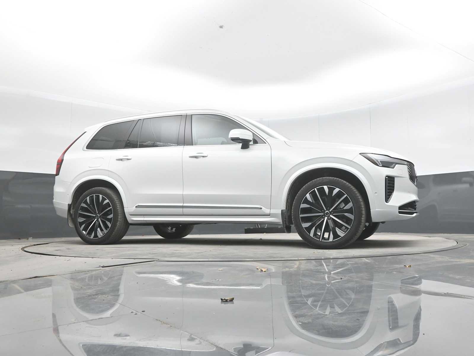 Used 2026 Volvo XC90 B6 Ultra w/ Protection Package AWD/4WD image 29
