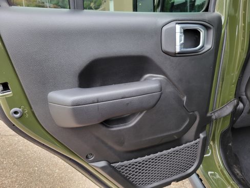 Used 2024 Jeep Wrangler Unlimited Rubicon 4xe w/ Safety Group AWD/4WD image 17