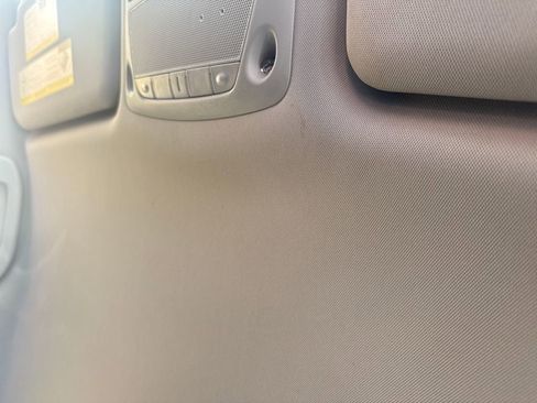 Used 2018 Nissan Rogue SV w/ Premium Package image 19