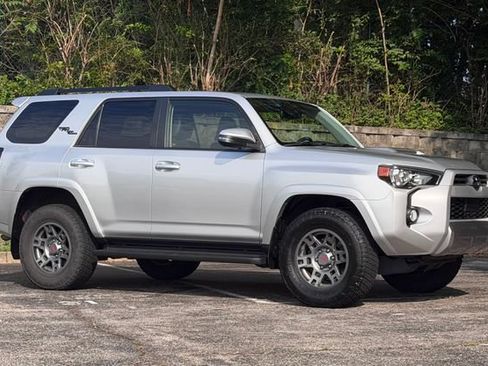 Used 2020 Toyota 4Runner TRD Off-Road Premium AWD/4WD image 2