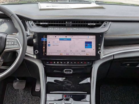New 2026 Jeep Grand Cherokee L Limited AWD/4WD image 18