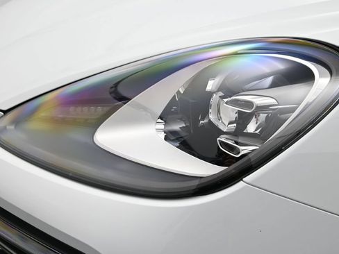 Certified 2023 Porsche Cayenne Platinum Edition AWD/4WD image 37
