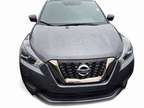 Used 2020 Nissan Kicks SR image 9