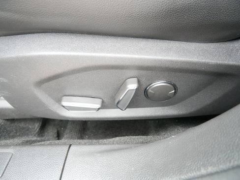 Used 2016 Ford Fusion SE w/ Equipment Group 202A image 19