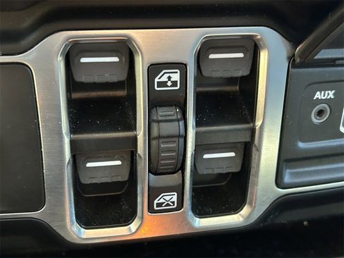 Used 2024 Jeep Wrangler Sport S image 28