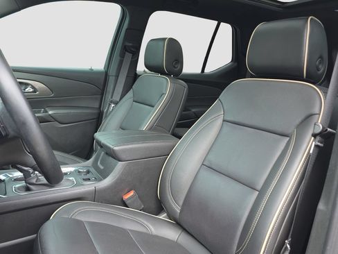 Used 2023 Chevrolet Traverse Premier w/ Redline Edition FWD image 7