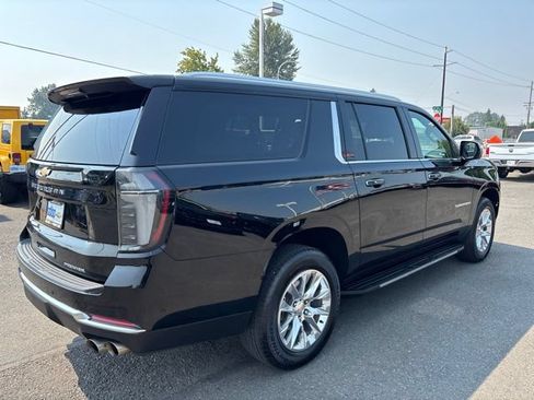 Used 2025 Chevrolet Suburban Premier AWD/4WD image 5