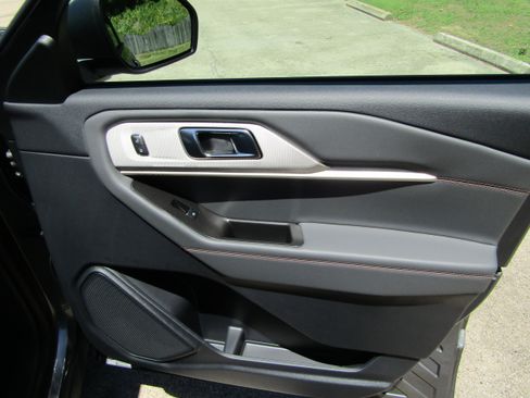 New 2026 Ford Explorer Active w/ Active Comfort Package AWD/4WD image 17