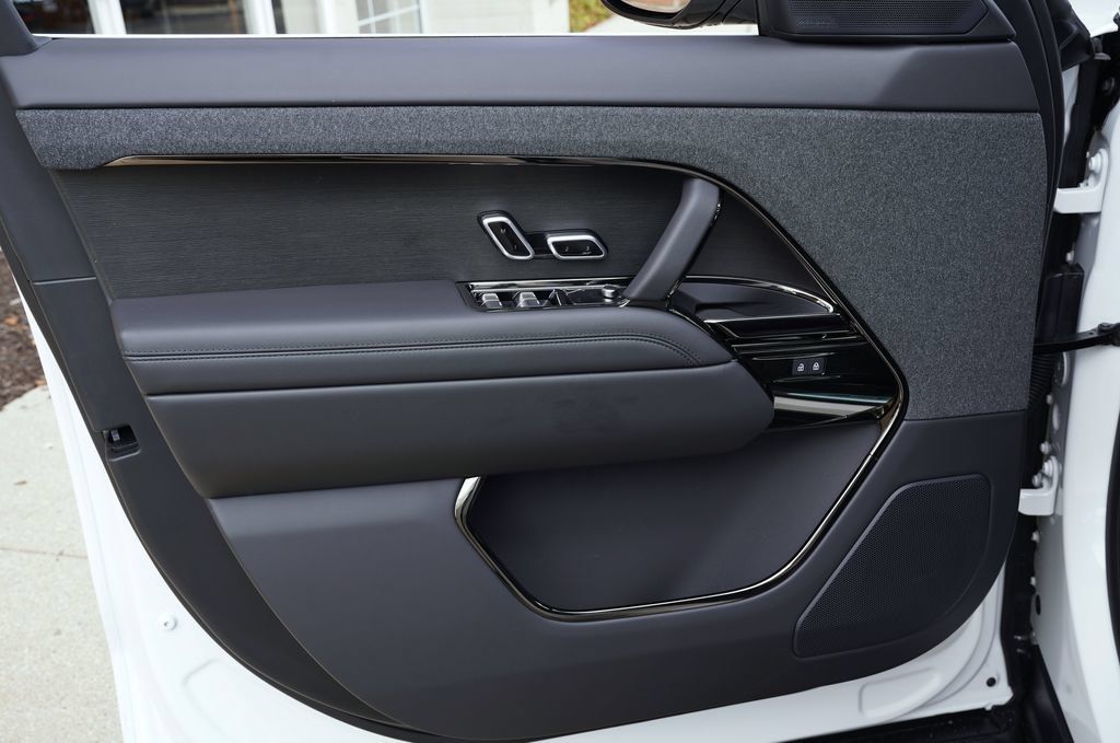 New 2026 Land Rover Range Rover Sport Dynamic SE AWD/4WD image 10