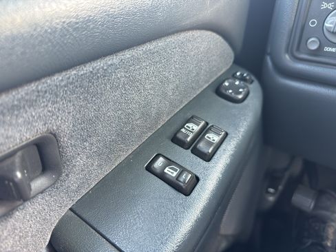 Used 2001 Chevrolet Silverado 2500 LS w/ Snow Plow Prep Pkg AWD/4WD image 10