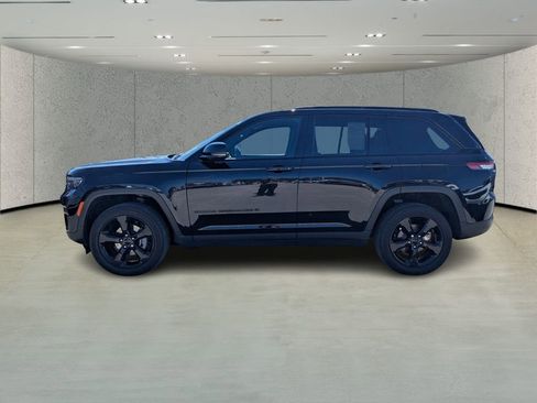Used 2023 Jeep Grand Cherokee Altitude image 6