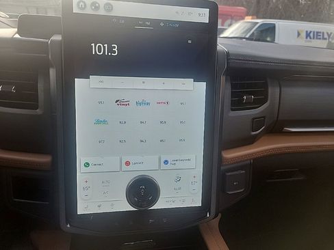 Certified 2022 Ford Expedition Max Platinum image 11