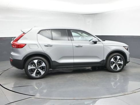 Used 2024 Volvo XC40 B5 Plus w/ Protection Package Premier AWD/4WD image 9