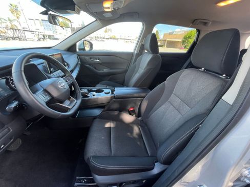 Used 2025 Nissan Rogue SV image 29