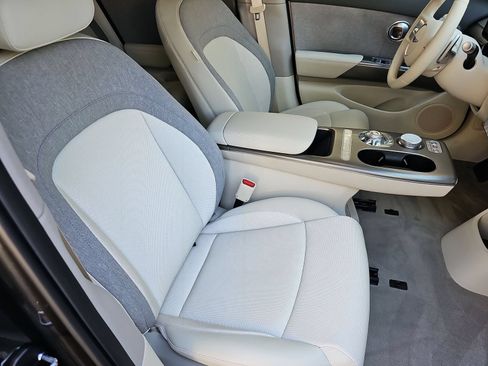 Certified 2025 Genesis GV60 RWD image 18