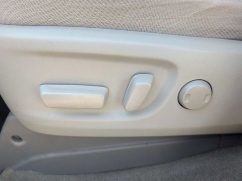 Used 2014 Toyota Sienna LE FWD image 16