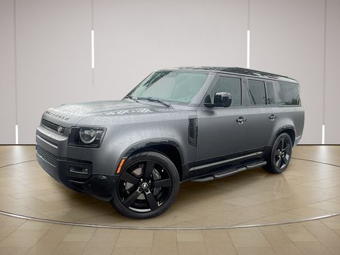 Used 2025 Land Rover Defender 130 X-Dynamic SE AWD/4WD image 1