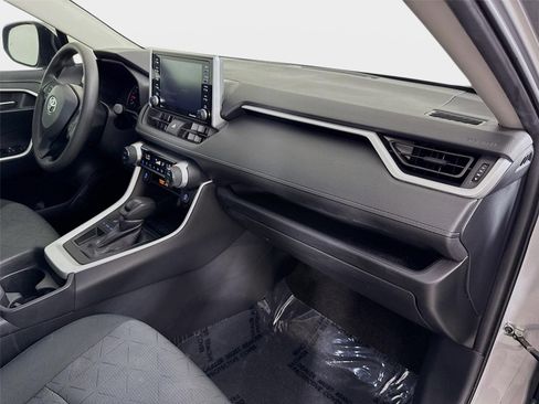 Used 2020 Toyota RAV4 XLE w/ Convenience Package FWD image 29