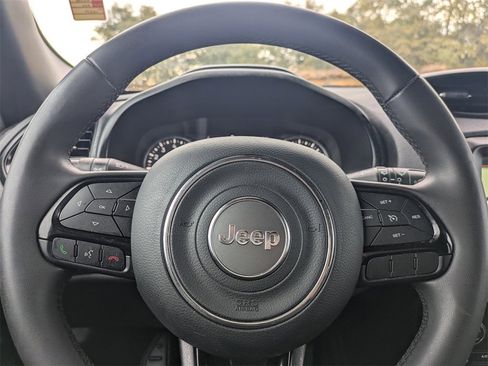 Used 2022 Jeep Renegade Altitude image 30