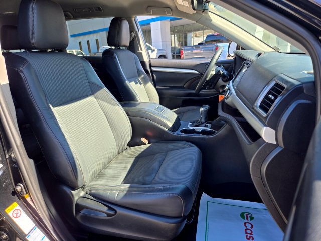 Used 2019 Toyota Highlander Plus AWD/4WD image 21