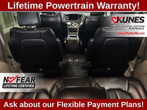 Used 2023 Chrysler Pacifica Touring-L image 12