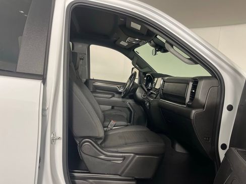 Used 2025 Chevrolet Silverado 2500 LT w/ Convenience Package image 32