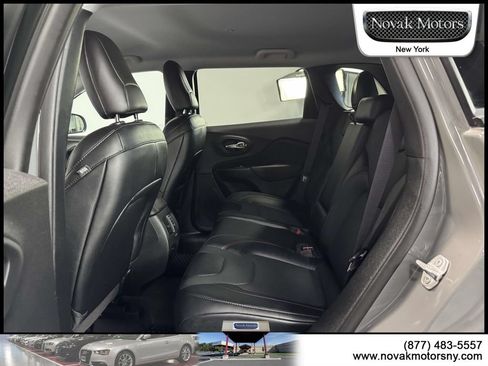 Used 2022 Jeep Cherokee Trailhawk w/ Premium Leather Package AWD/4WD image 13
