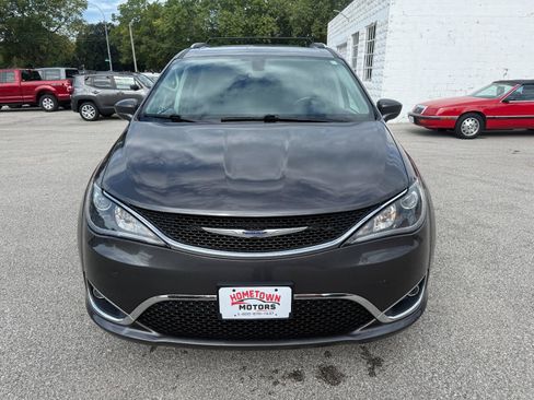 Used 2020 Chrysler Pacifica Touring-L Plus w/ Tire & Wheel Group FWD image 2