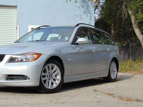 Used 2007 BMW 328xi Wagon image 1