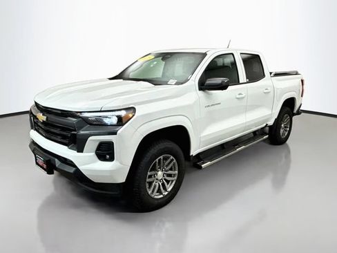 Used 2025 Chevrolet Colorado LT w/ LT Convenience Package RWD image 3