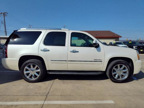 Used 2011 GMC Yukon Denali image 3