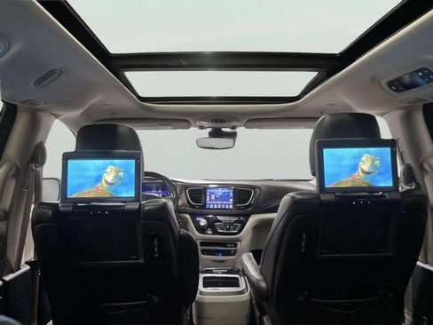 Used 2019 Chrysler Pacifica Touring-L Plus w/ Advanced Safetytec Group image 26