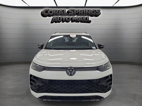 Used 2025 Volkswagen Tiguan SE R-Line FWD image 2
