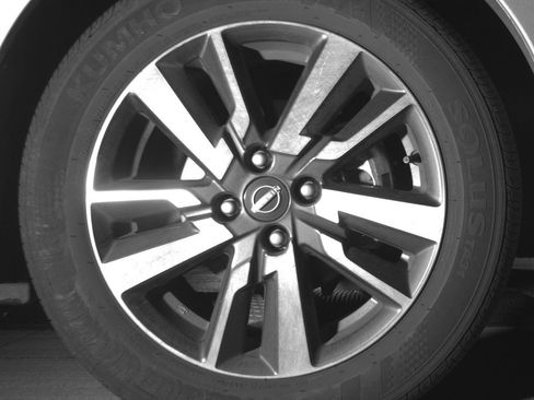 Used 2025 Nissan Versa SV FWD image 13
