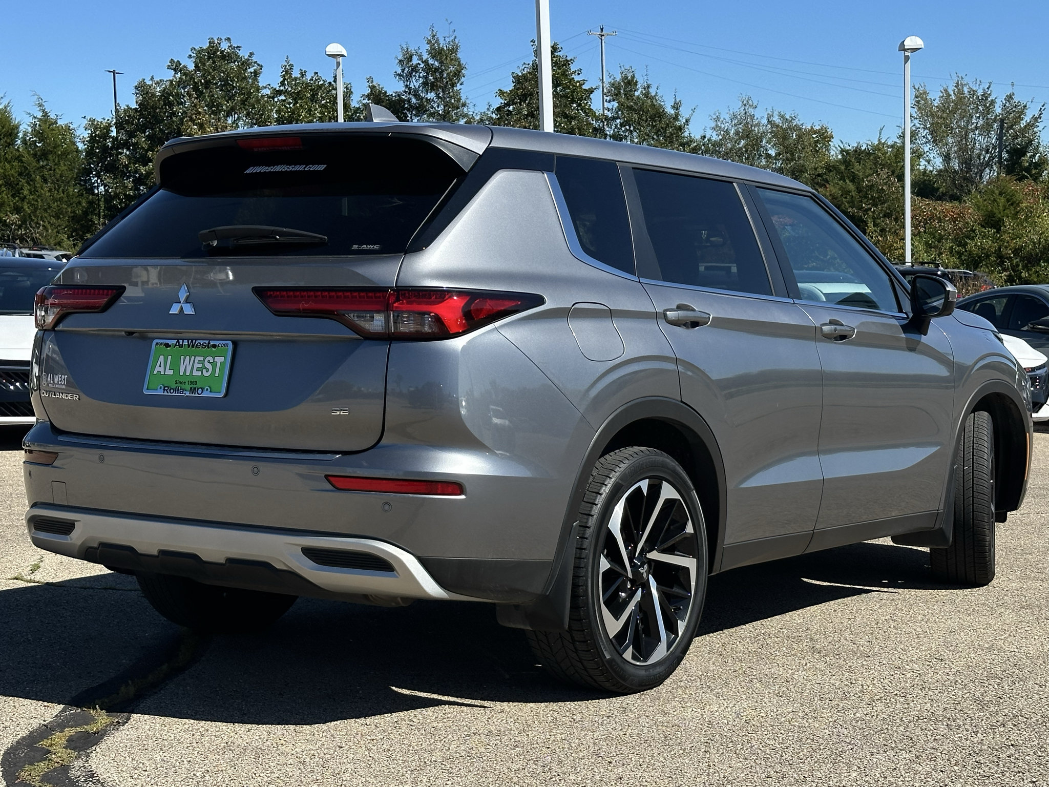 Used 2024 Mitsubishi Outlander SE Black Edition AWD/4WD image 3