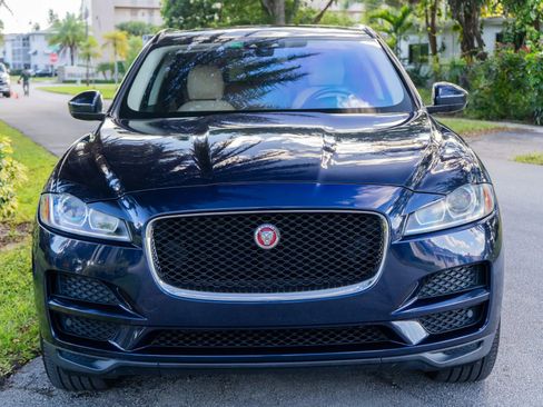 Used 2017 Jaguar F-PACE Premium image 28