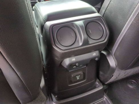 Used 2018 Jeep Wrangler Unlimited Sahara image 21