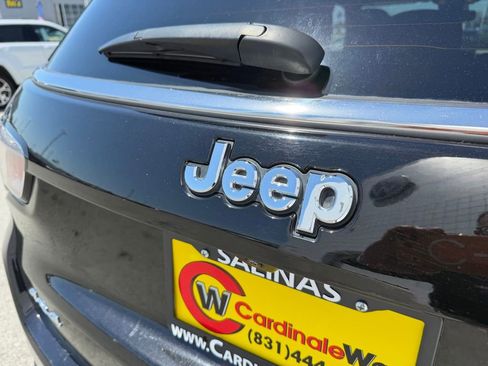 Used 2025 Jeep Compass Latitude AWD/4WD image 11