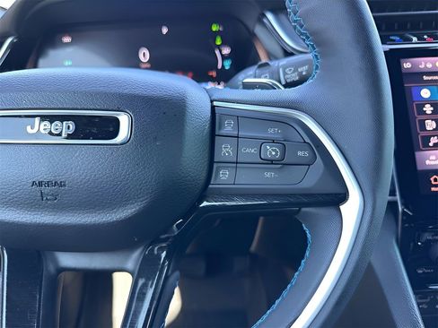 Used 2023 Jeep Grand Cherokee Trailhawk image 17