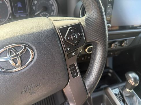 Used 2020 Toyota Tacoma TRD Sport w/ Technology Package AWD/4WD image 19