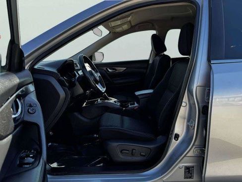 Used 2018 Nissan Rogue SV FWD image 18