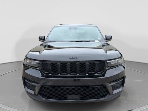 Used 2024 Jeep Grand Cherokee Altitude AWD/4WD image 9